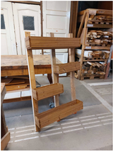 Een kruidentuin voor aan de muur. Net gemaakt tijdens de workshop Groene vingers.