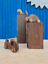 3 verschillende houten speelgoed autootjes voorbeelden voor de workshop houten Speelgoed maken 