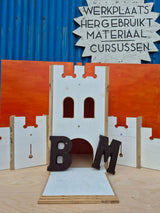 Houten kasteel met ophaalbrug, een voorbeeld voor de workshop houten Speelgoed maken 